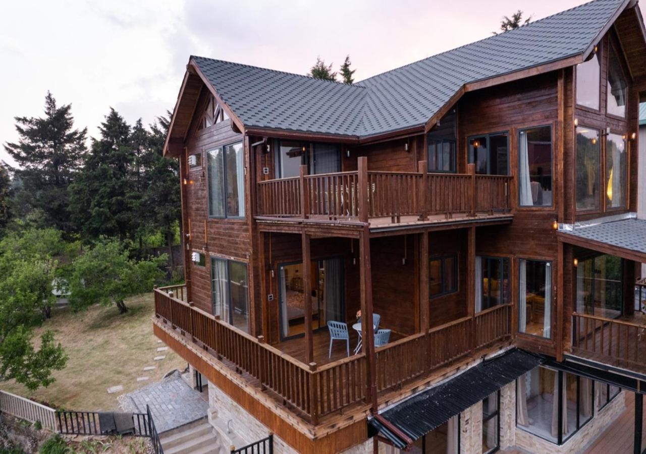Avalon Cottages, By Leisure Holiday home *