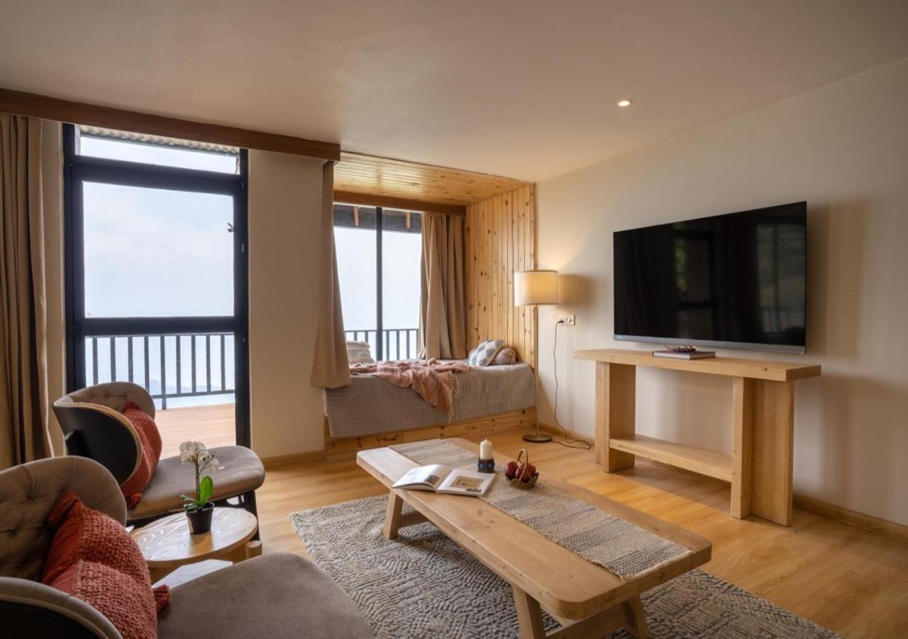 Avalon Cottages, By Leisure Holiday home *