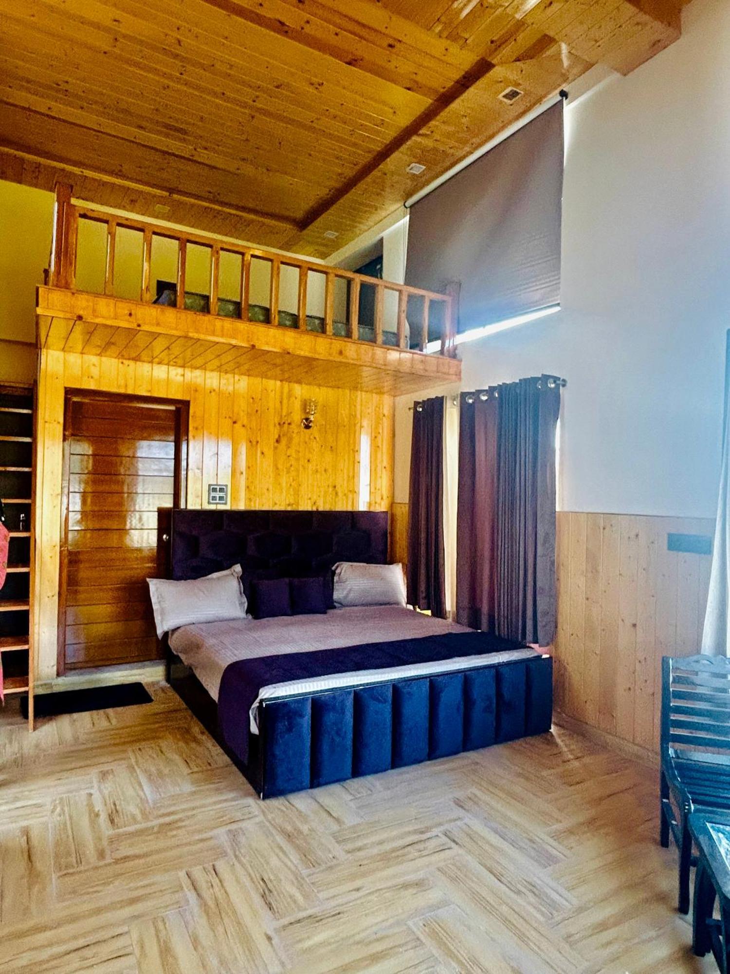 Amadeus Homestay *