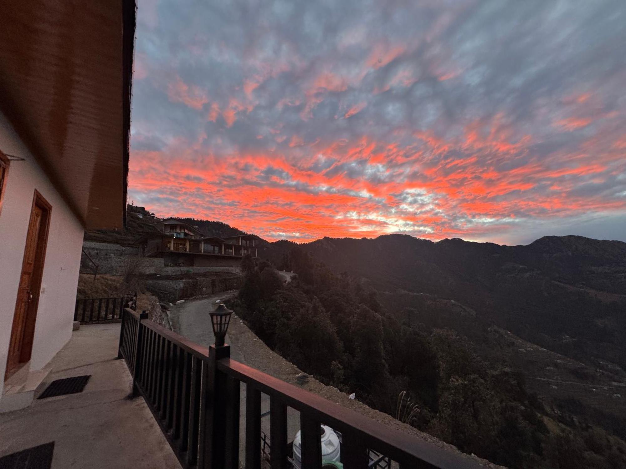 The Vintage Hill Village - Himalayan Boutique Kanatal