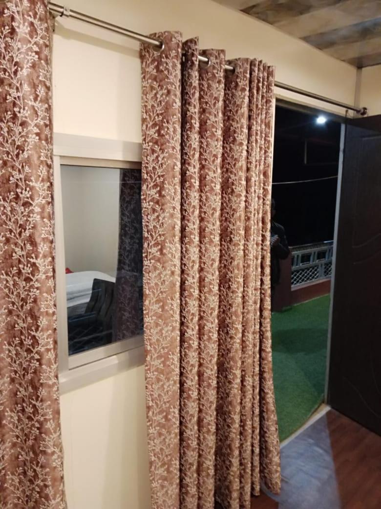 Homestay Vatika And *