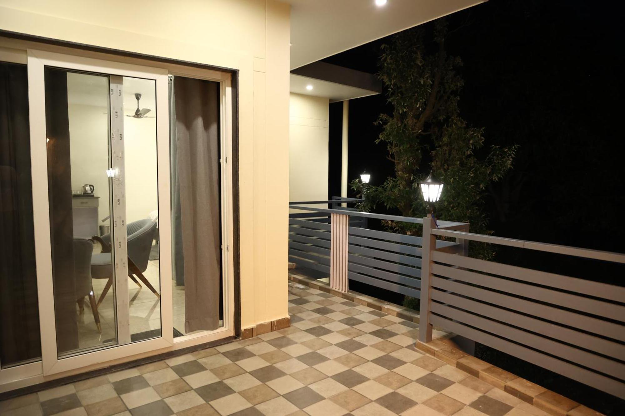 Hotel The Hills 5*