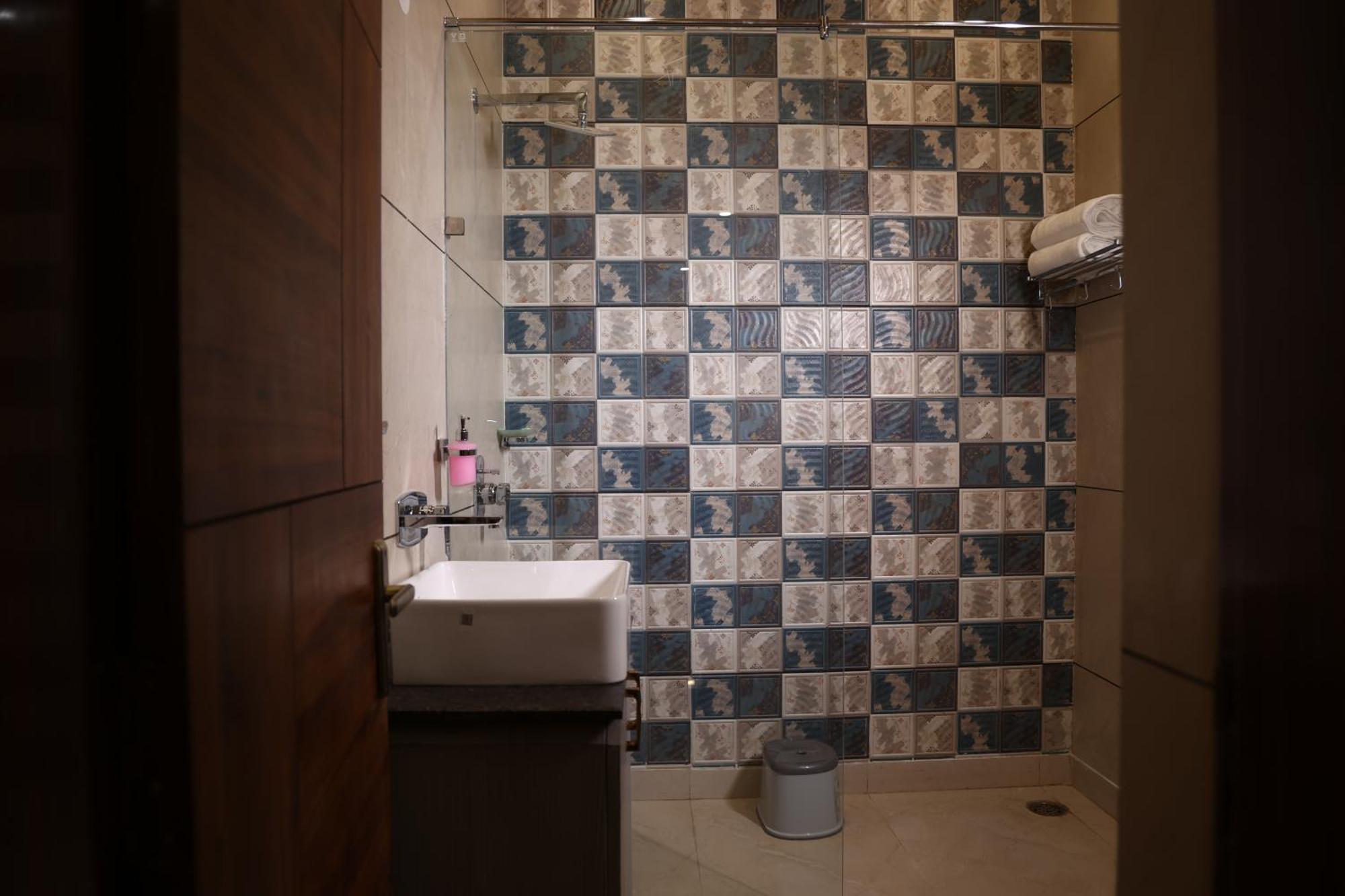The Hills Hotel Kanatal