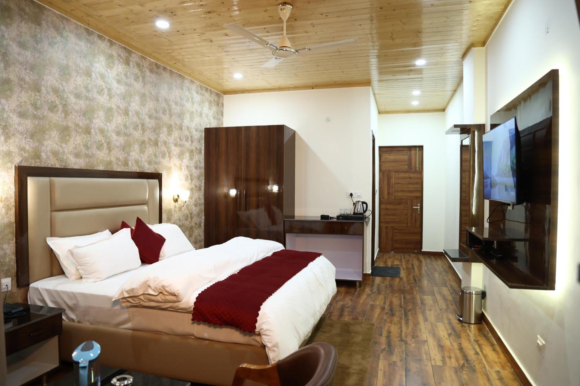 Hotel The Hills 5*