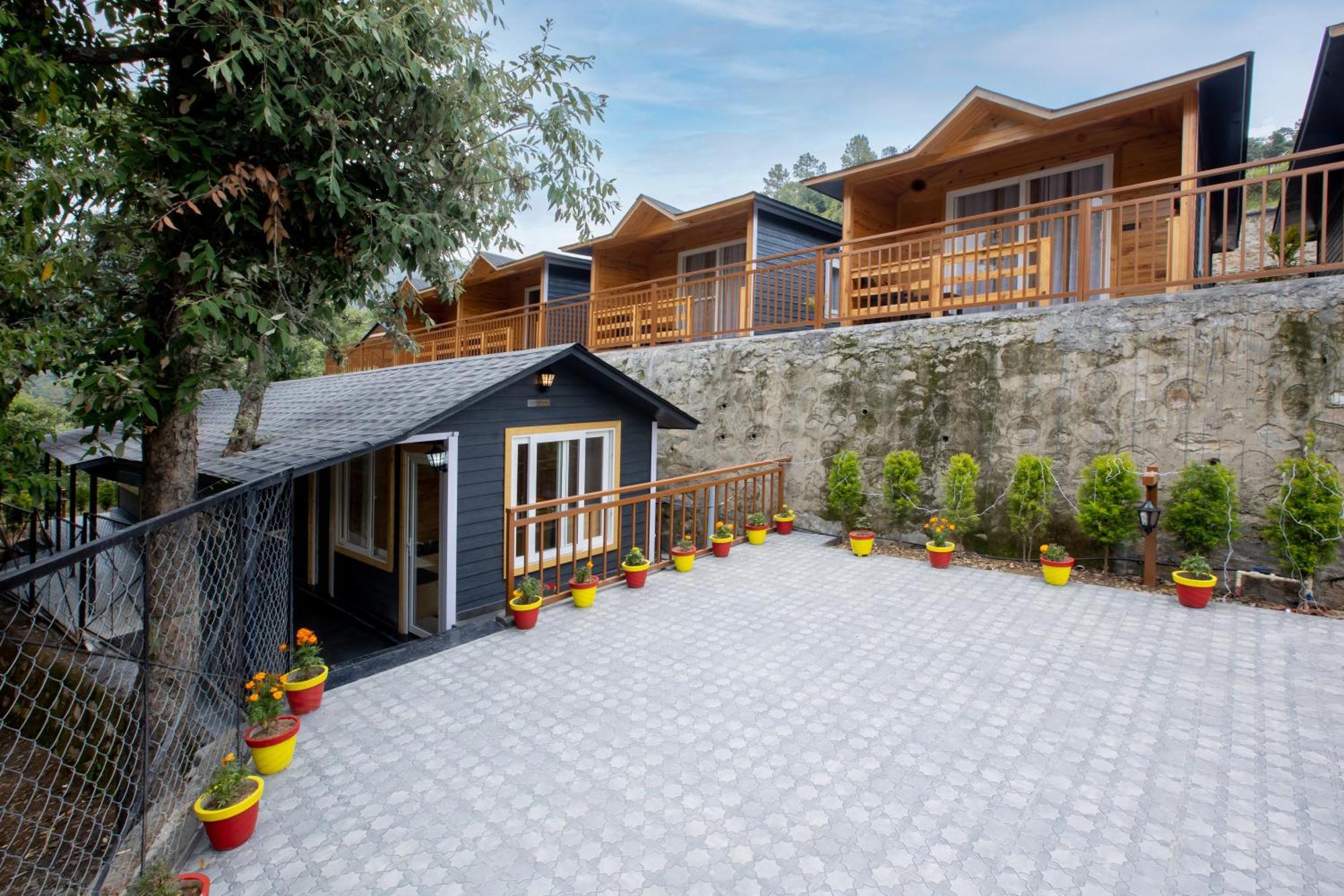 Nirmaya Resort *